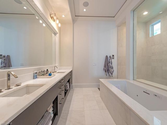 545 13th AVE S, Naples, FL 34102