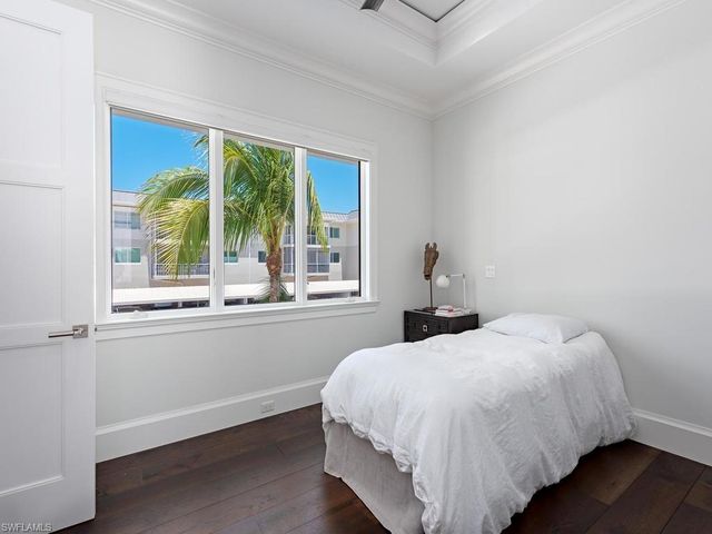 545 13th AVE S, Naples, FL 34102