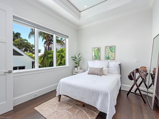 545 13th AVE S, Naples, FL 34102