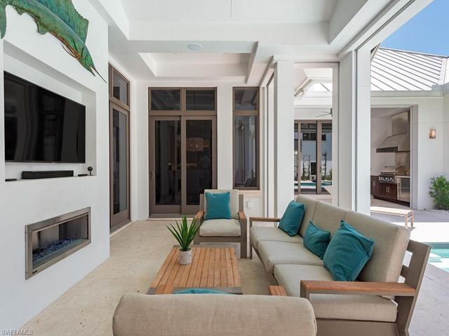 545 13th AVE S, Naples, FL 34102