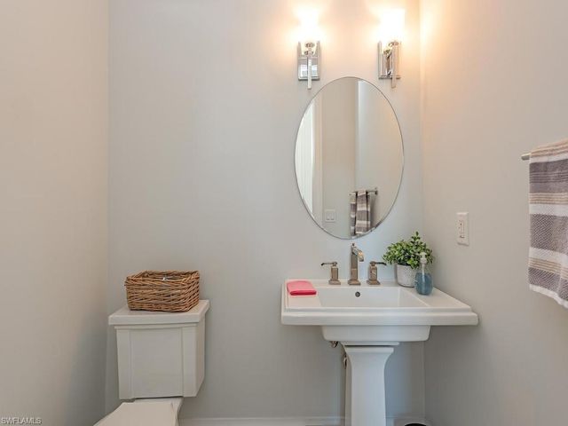 545 13th AVE S, Naples, FL 34102