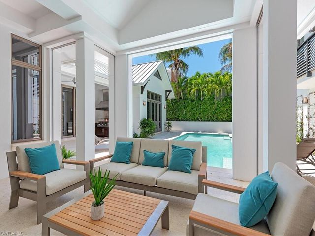 545 13th AVE S, Naples, FL 34102