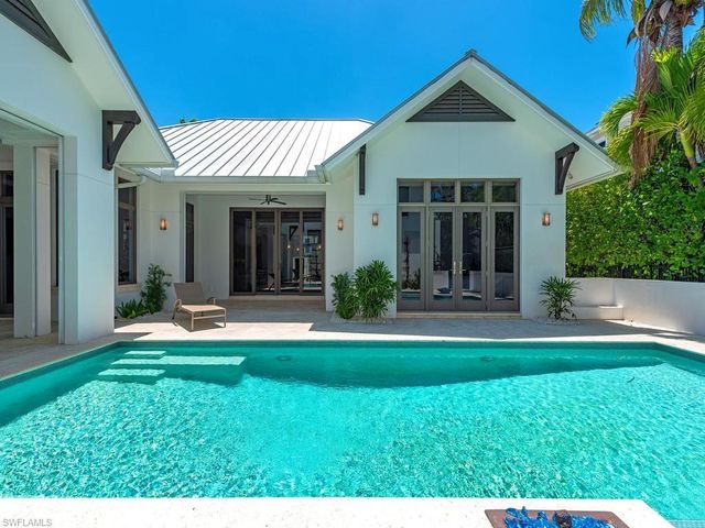 545 13th AVE S, Naples, FL 34102