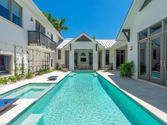 545 13th AVE S, Naples, FL 34102