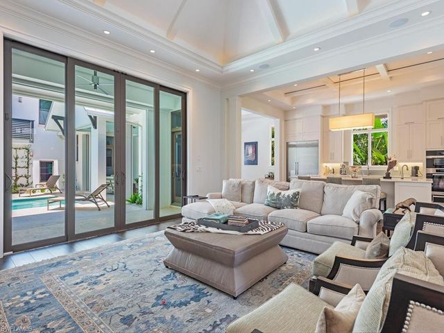 545 13th AVE S, Naples, FL 34102