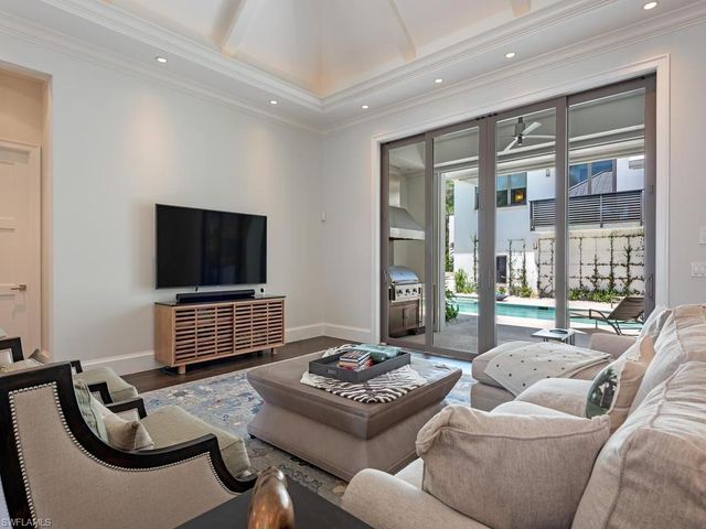 545 13th AVE S, Naples, FL 34102