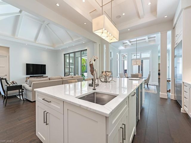 545 13th AVE S, Naples, FL 34102