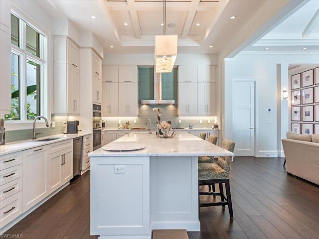 545 13th AVE S, Naples, FL 34102