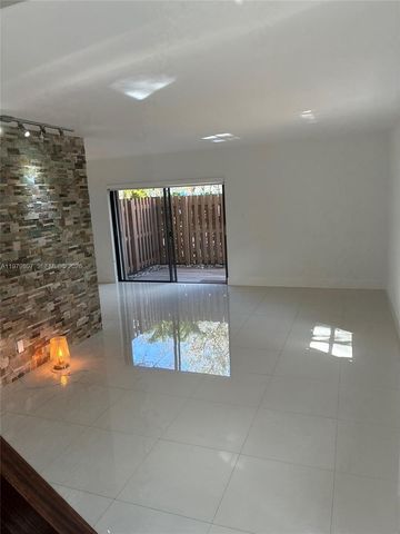 11543 SW 109th Rd 24B, Miami, FL 33176