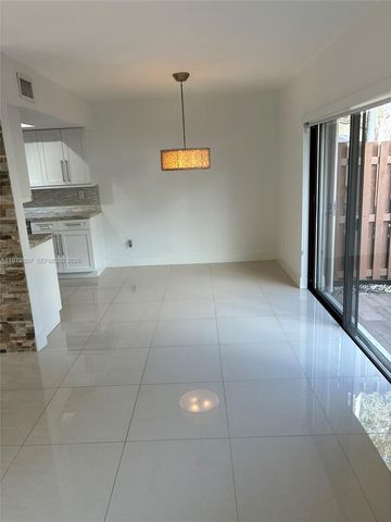 11543 SW 109th Rd 24B, Miami, FL 33176