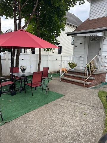 204-20 104th Avenue, Saint Albans, NY 11412