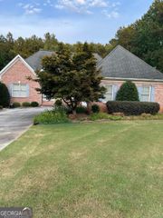 315 Manor Court, Monroe, GA 30655