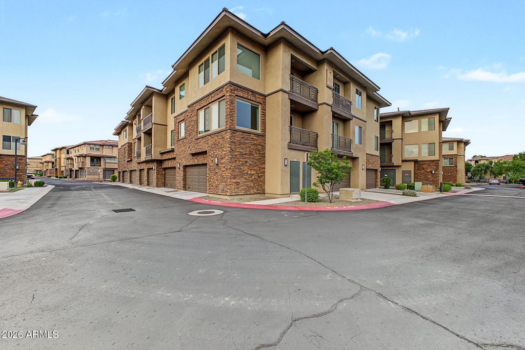 17850 N 68TH Street 3063, Phoenix, AZ 85054 — photo 2