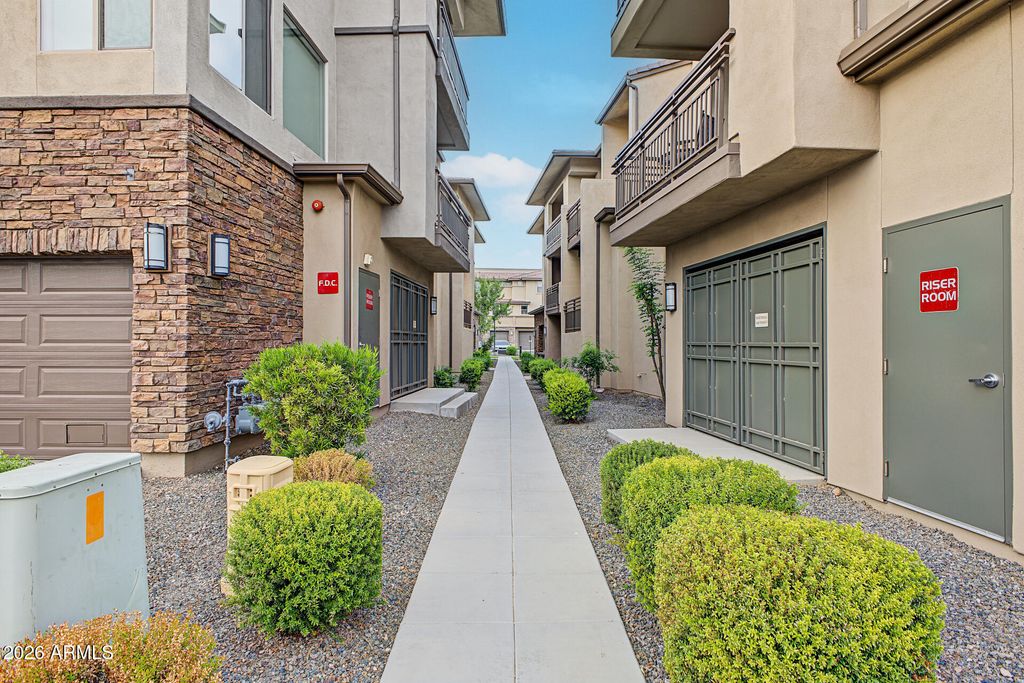 17850 N 68TH Street 3063, Phoenix, AZ 85054 — photo 3