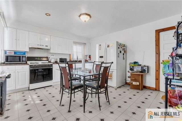 55 Smullen Street, Sayreville, NJ 08872