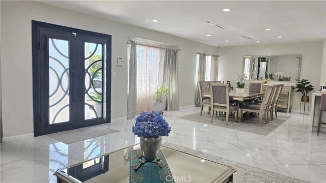 6429 Camellia Avenue, North Hollywood, CA 91606