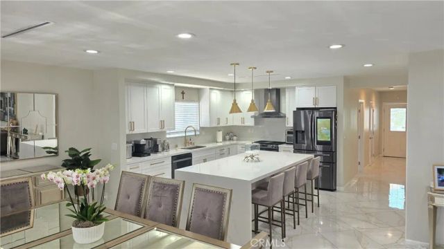 6429 Camellia Avenue, North Hollywood, CA 91606