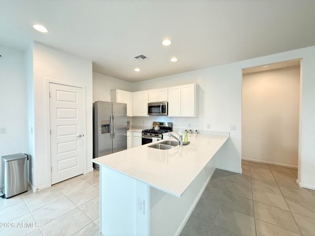 38114 N FRONT RUNNER Lane, San Tan Valley, AZ 85140