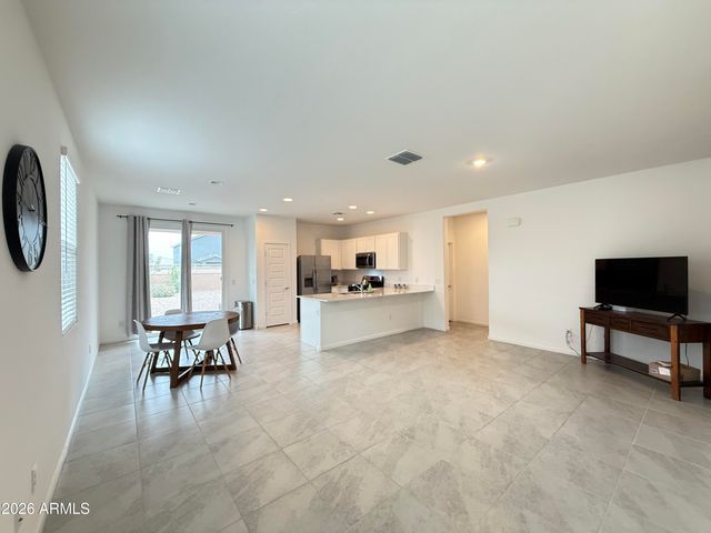 38114 N FRONT RUNNER Lane, San Tan Valley, AZ 85140