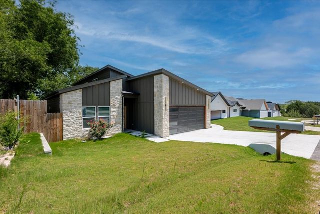 3015 Brazos River Drive, Granbury, TX 76048