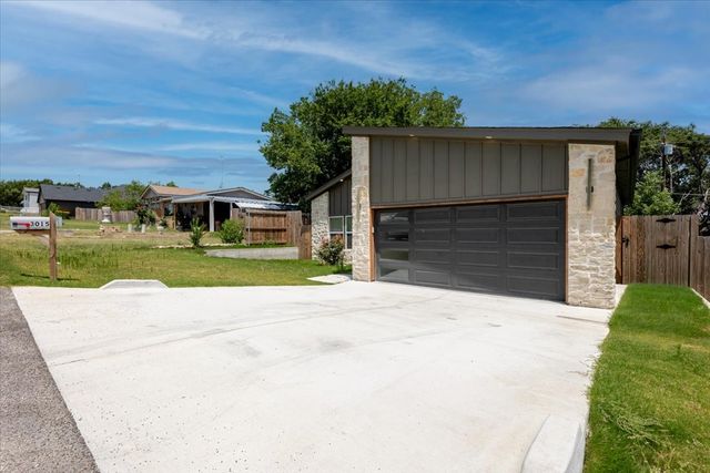 3015 Brazos River Drive, Granbury, TX 76048