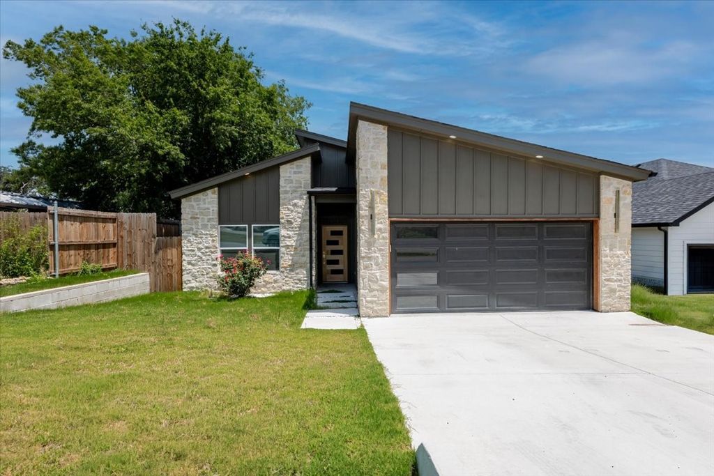 3015 Brazos River Drive, Granbury, TX 76048