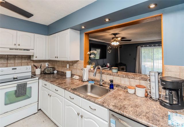 1505 Chelsea Cove S, Hopewell Junction, NY 12533
