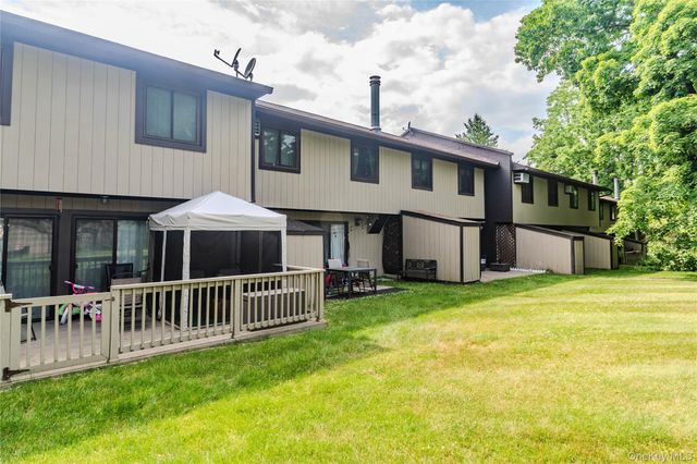 1505 Chelsea Cove S, Hopewell Junction, NY 12533