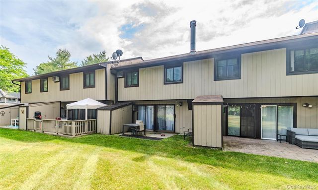 1505 Chelsea Cove S, Hopewell Junction, NY 12533