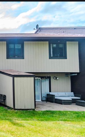 1505 Chelsea Cove S, Hopewell Junction, NY 12533