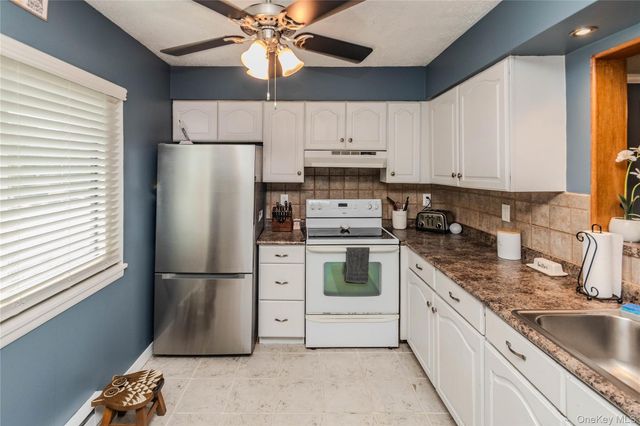 1505 Chelsea Cove S, Hopewell Junction, NY 12533
