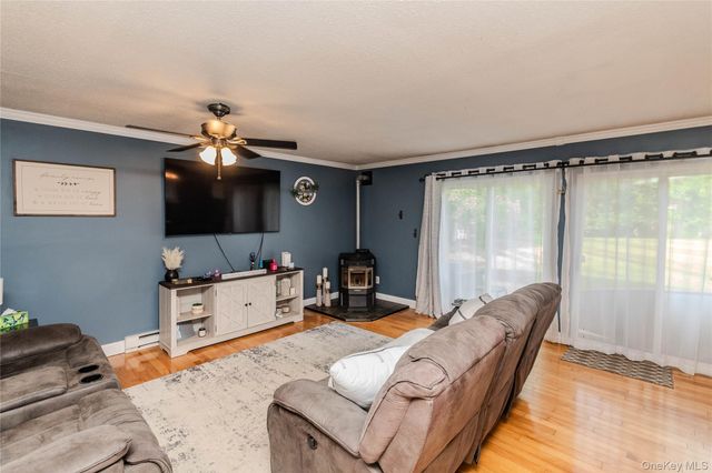 1505 Chelsea Cove S, Hopewell Junction, NY 12533