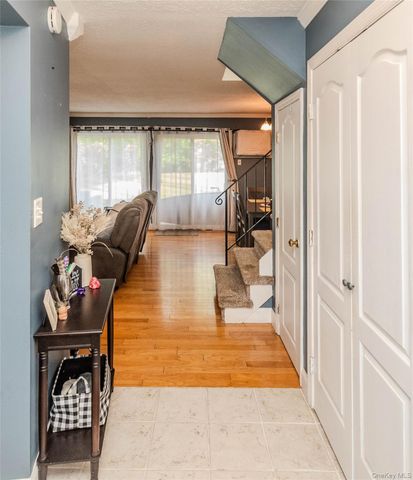 1505 Chelsea Cove S, Hopewell Junction, NY 12533