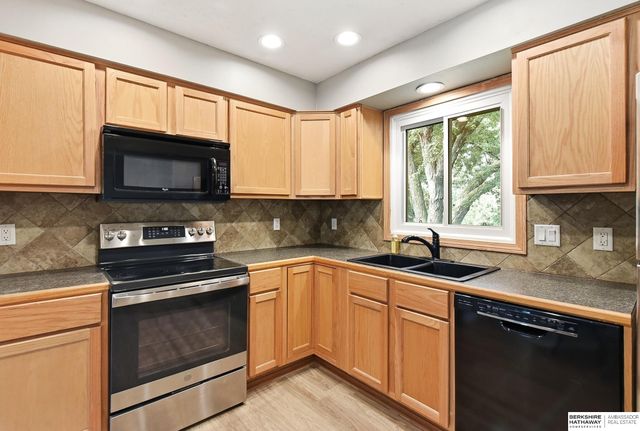 11568 Rambleridge Road, Omaha, NE 68164