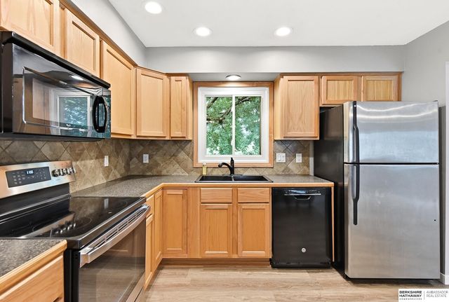 11568 Rambleridge Road, Omaha, NE 68164