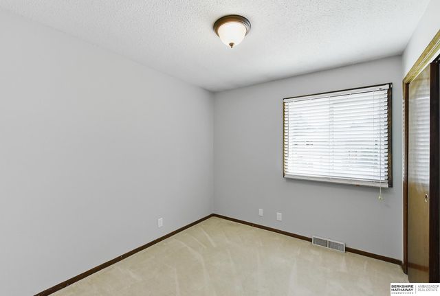 11568 Rambleridge Road, Omaha, NE 68164