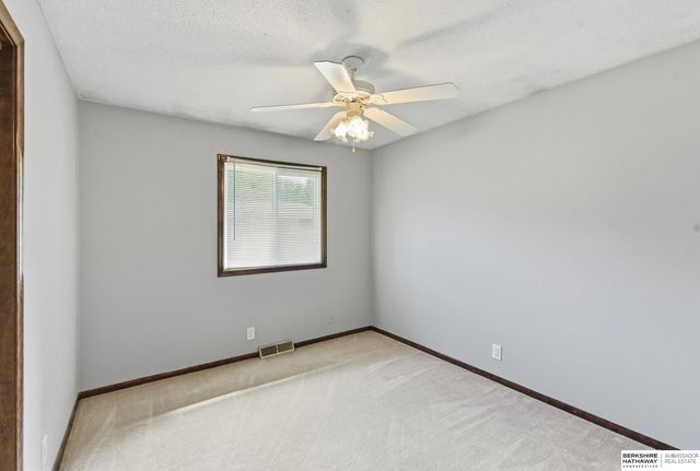 11568 Rambleridge Road, Omaha, NE 68164