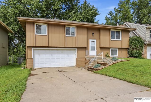 11568 Rambleridge Road, Omaha, NE 68164