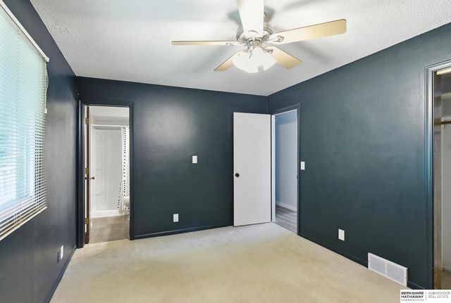 11568 Rambleridge Road, Omaha, NE 68164