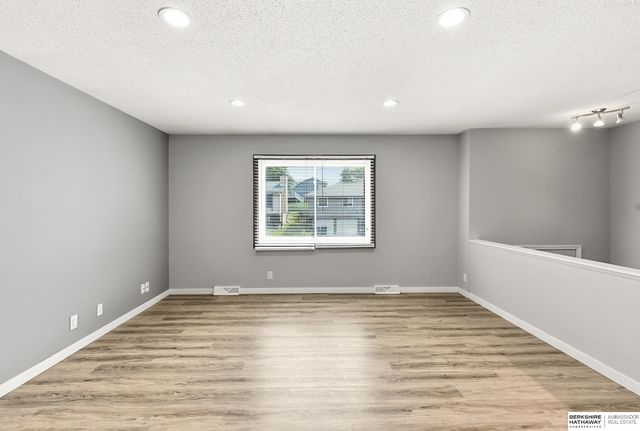 11568 Rambleridge Road, Omaha, NE 68164