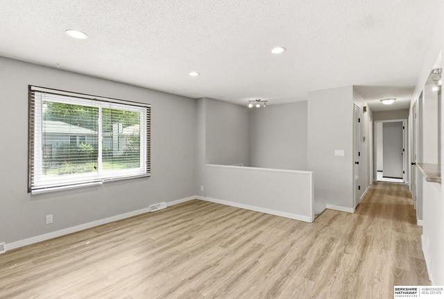 11568 Rambleridge Road, Omaha, NE 68164