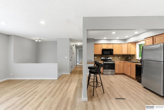 11568 Rambleridge Road, Omaha, NE 68164