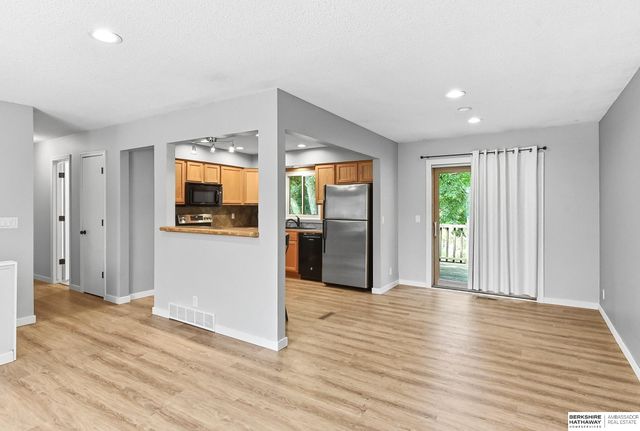 11568 Rambleridge Road, Omaha, NE 68164