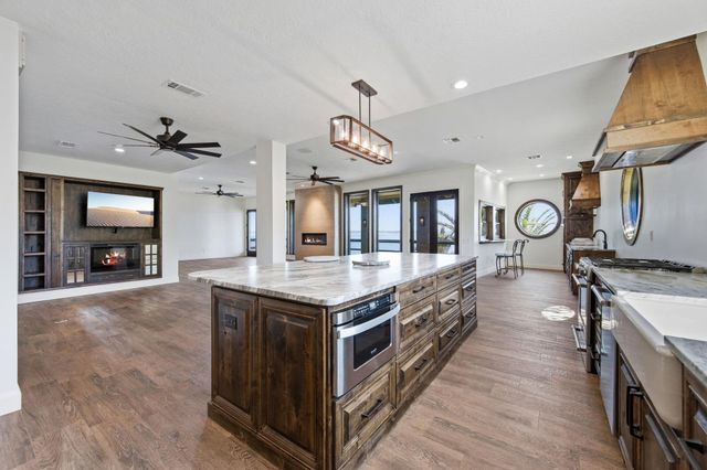 11707 Edgewater Court, Montgomery, TX 77356