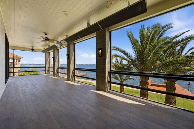 11707 Edgewater Court, Montgomery, TX 77356