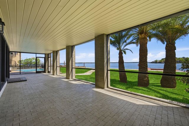 11707 Edgewater Court, Montgomery, TX 77356