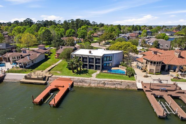 11707 Edgewater Court, Montgomery, TX 77356