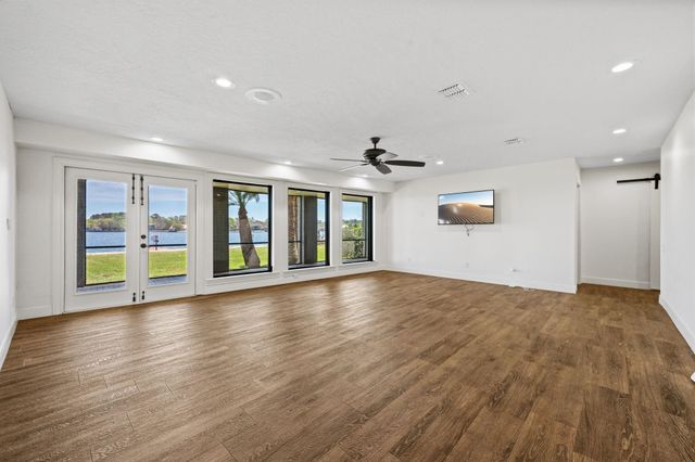 11707 Edgewater Court, Montgomery, TX 77356