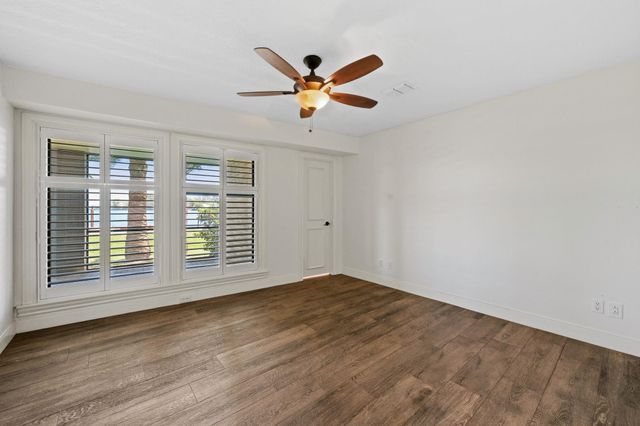 11707 Edgewater Court, Montgomery, TX 77356