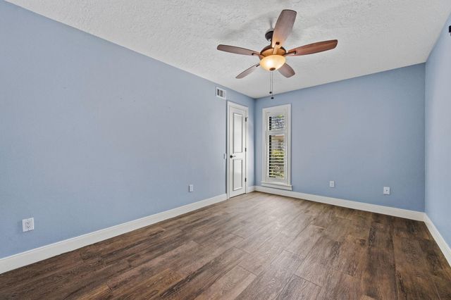 11707 Edgewater Court, Montgomery, TX 77356